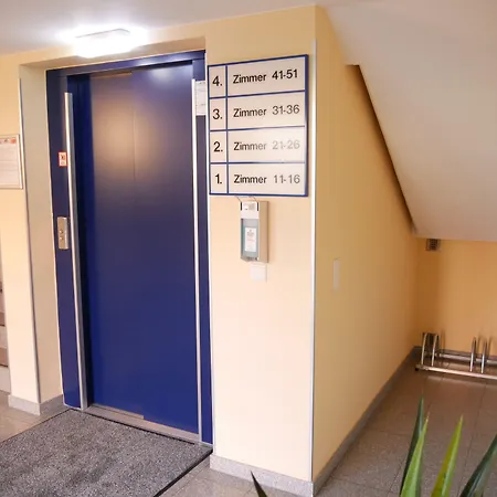 מלון Parkhotel Marzahn 3*