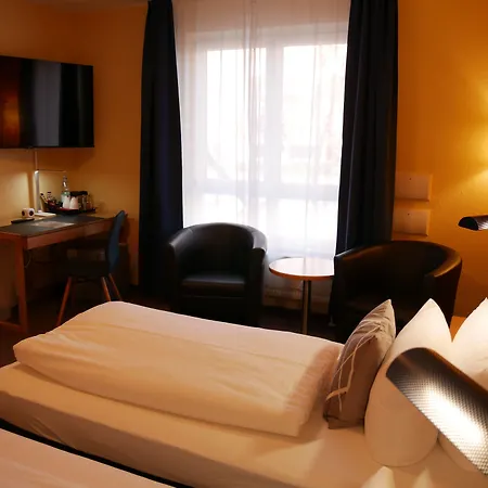 מלון Parkhotel Marzahn 3*