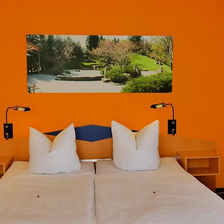 Parkhotel Marzahn 3*