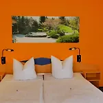 Parkhotel Marzahn 3*